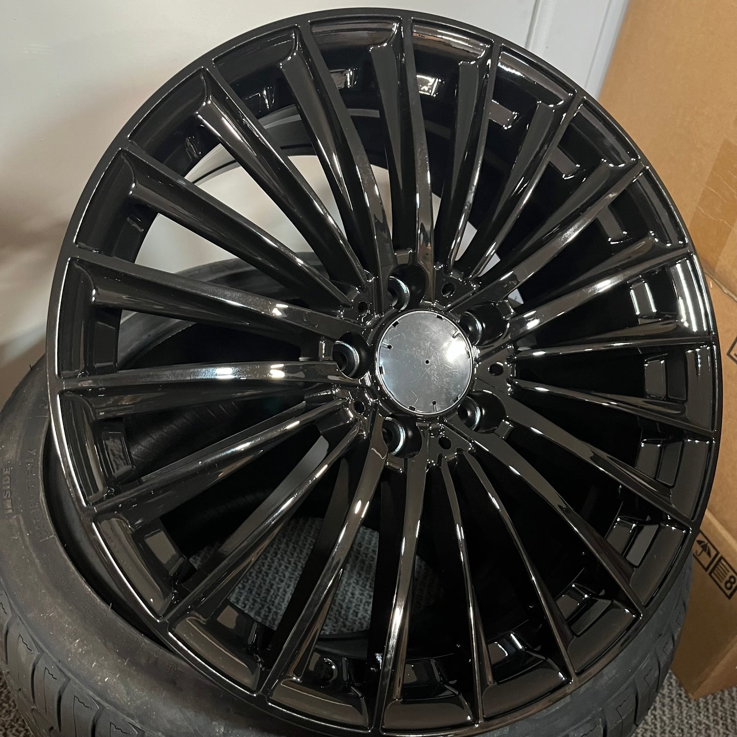 MERC 226 18X8.0 5X112 GLOSS BLACK