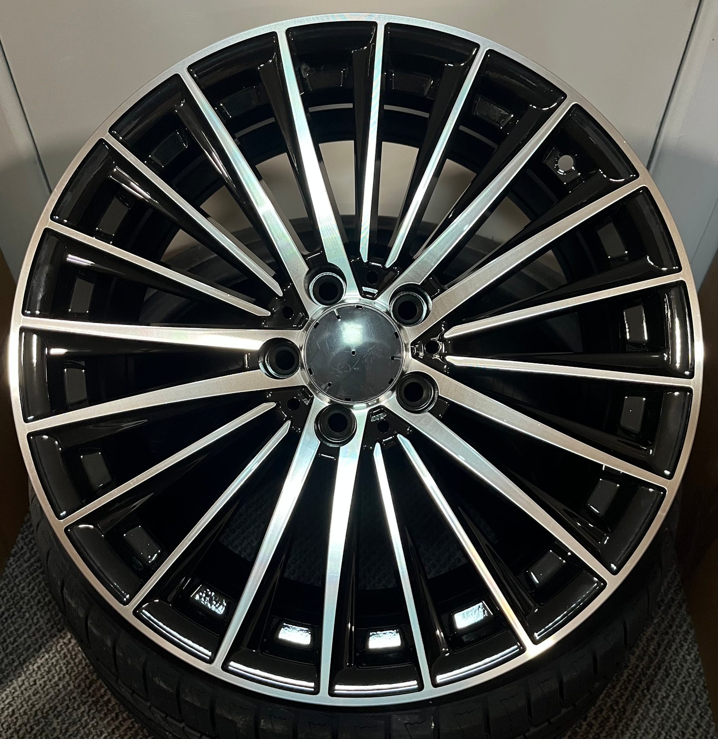 MERC 226 18X8.0 5X112 BMF
