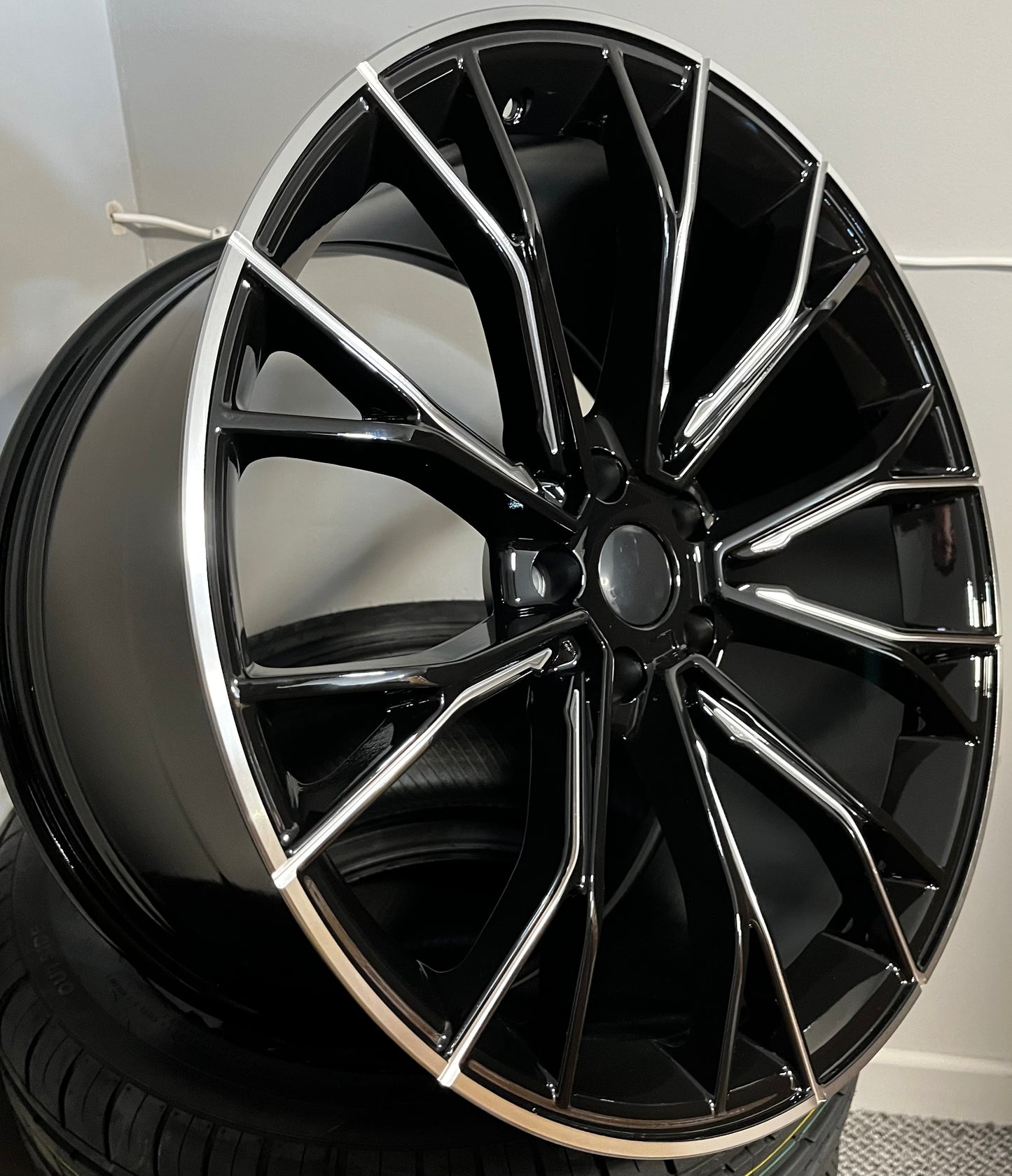 BMW 104 19X8.5F 5X120 BLACK & MILLED