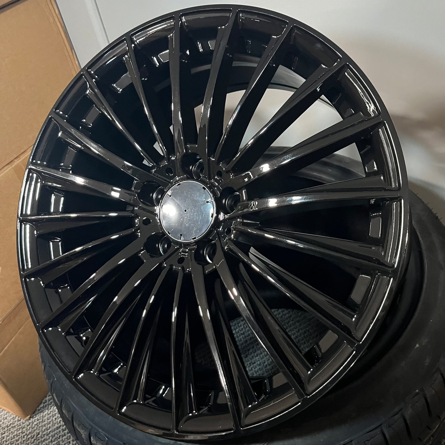 MERC 226 18X8.0 5X112 GLOSS BLACK