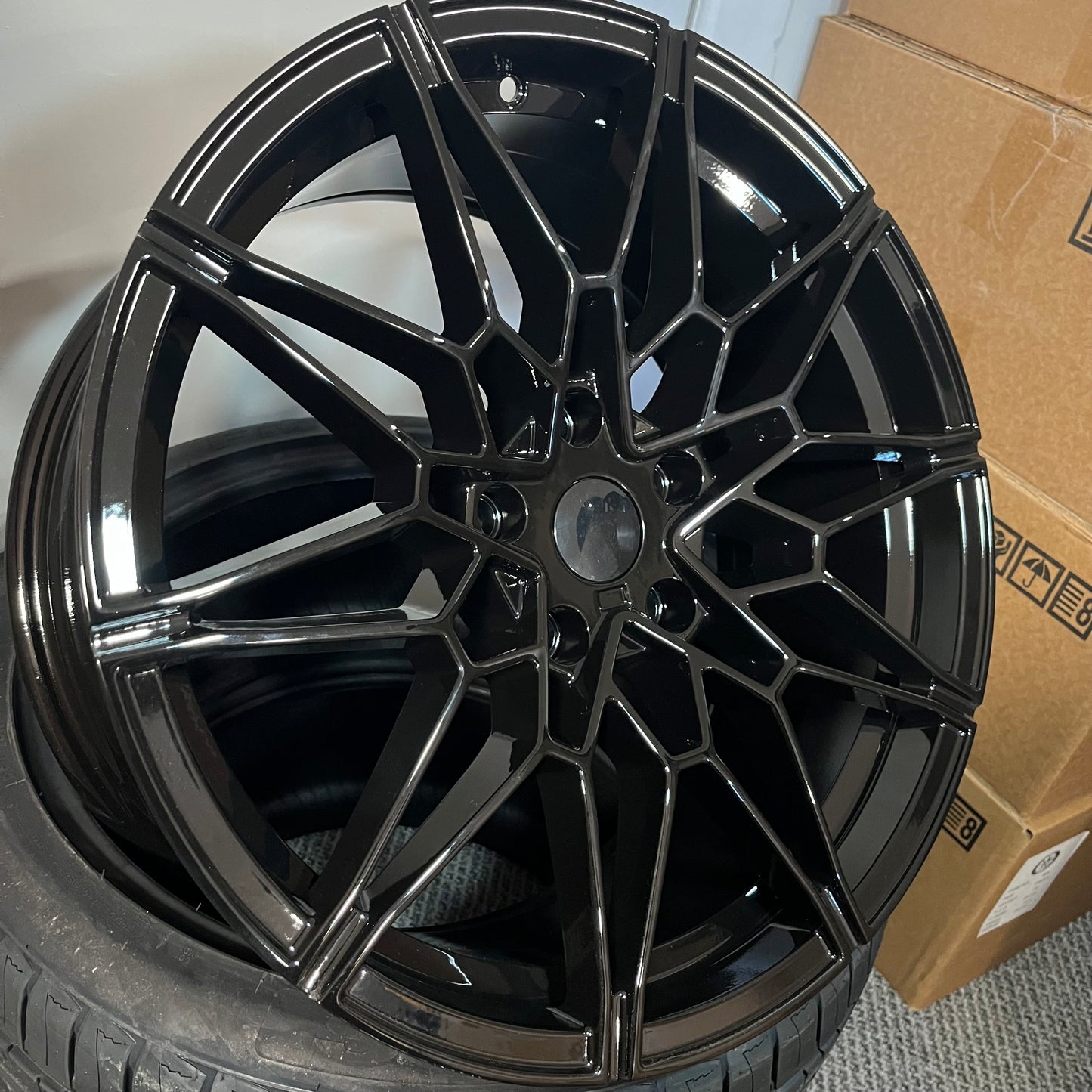 BMW 888 19X8.5 5X120 BLACK