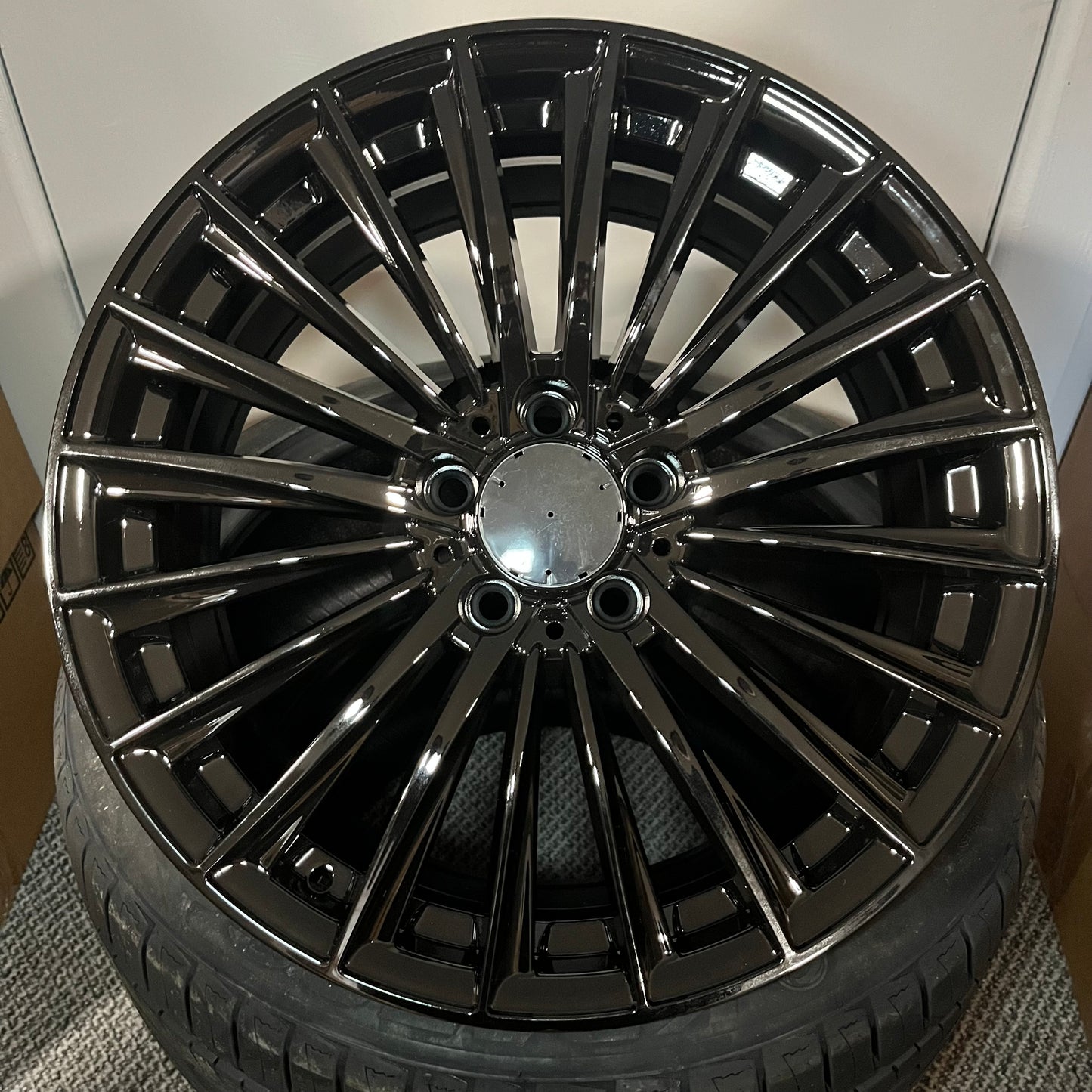 MERC 226 18X8.0 5X112 GLOSS BLACK