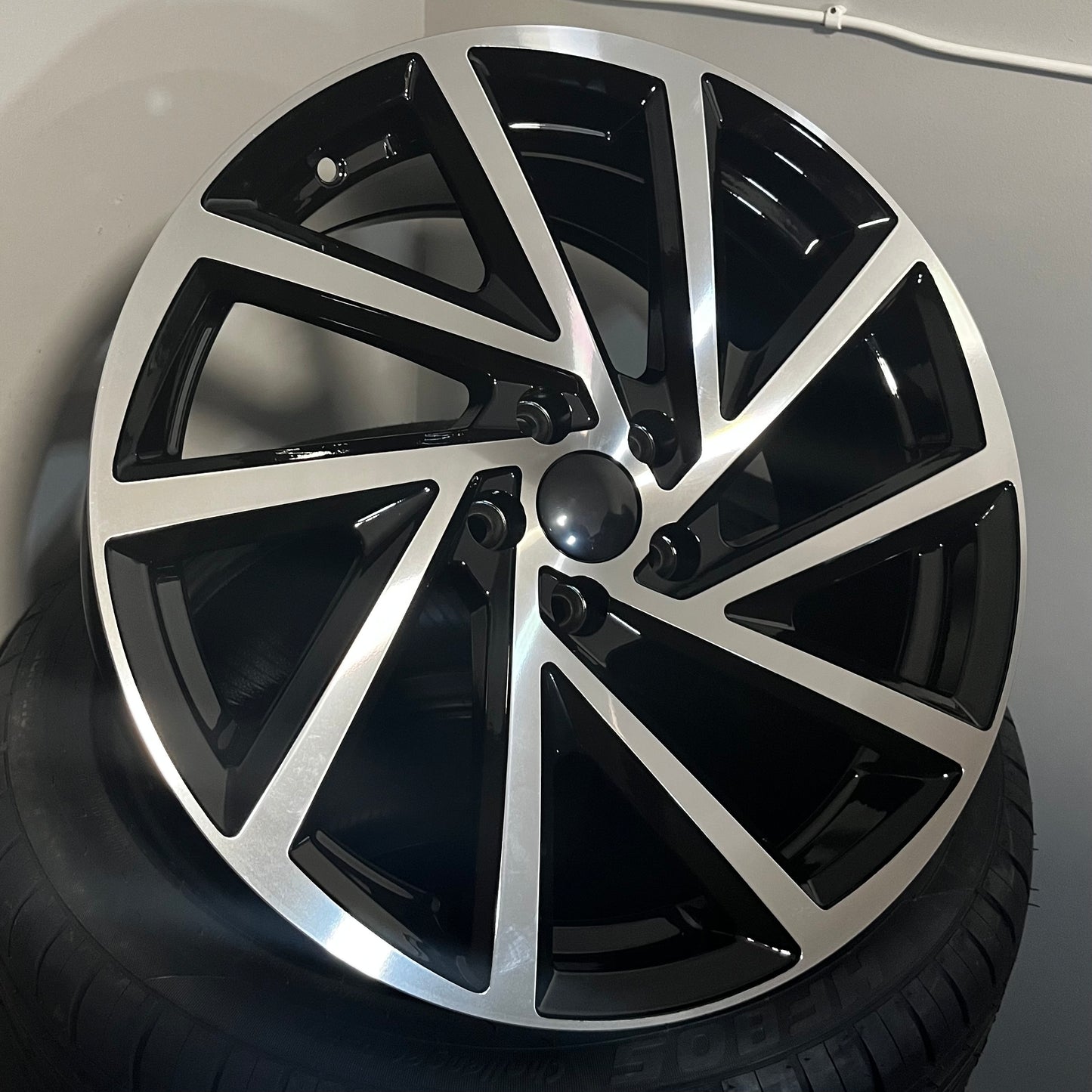 VW 992 17X7.5 5X100 BLACK M/F