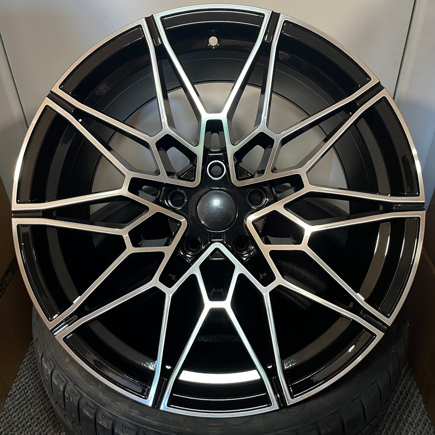 BMW 888 19X8.5F 5X120 BLACK M/F