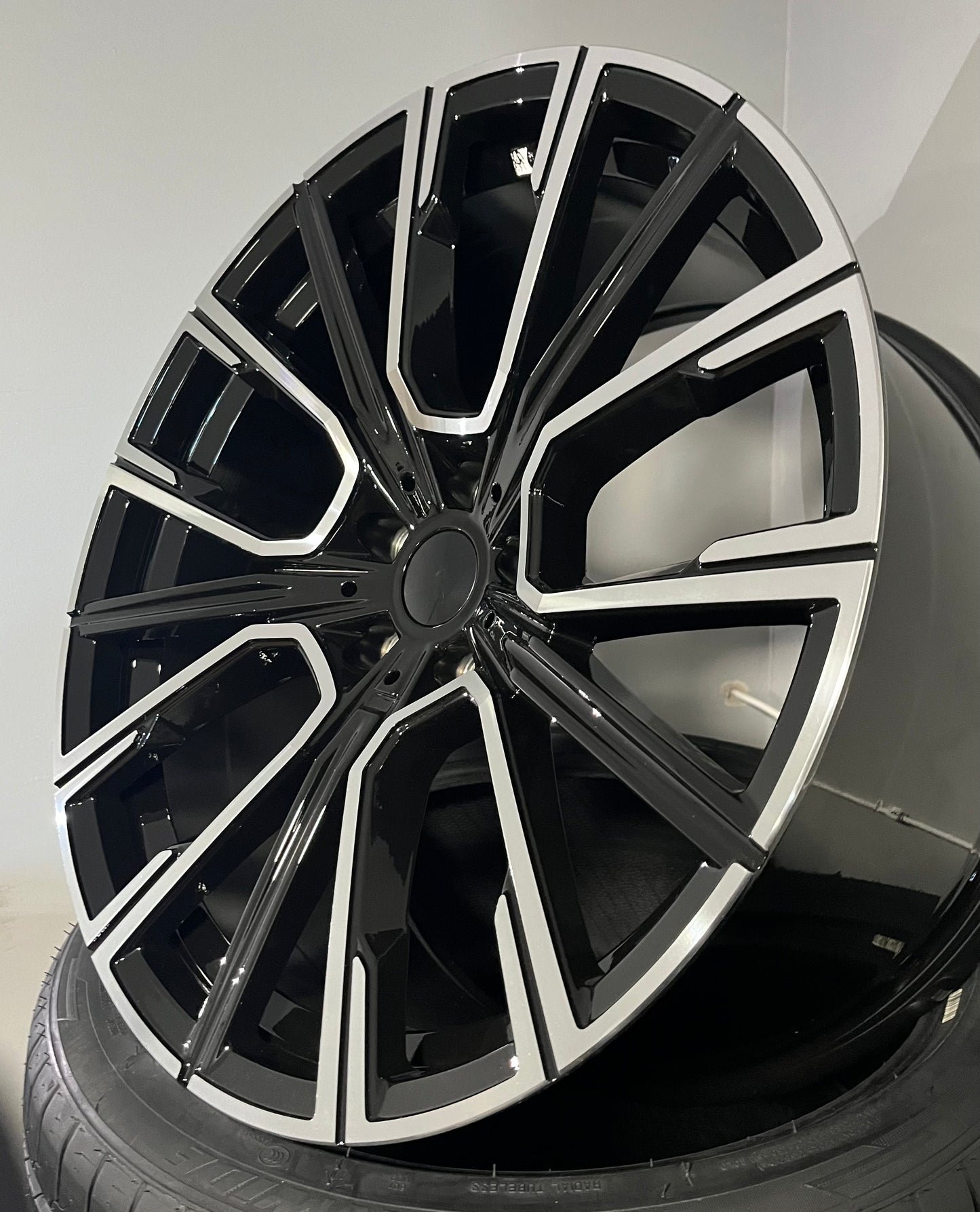 BMW 878 20X8.5X10 5X120 BLACK M/F