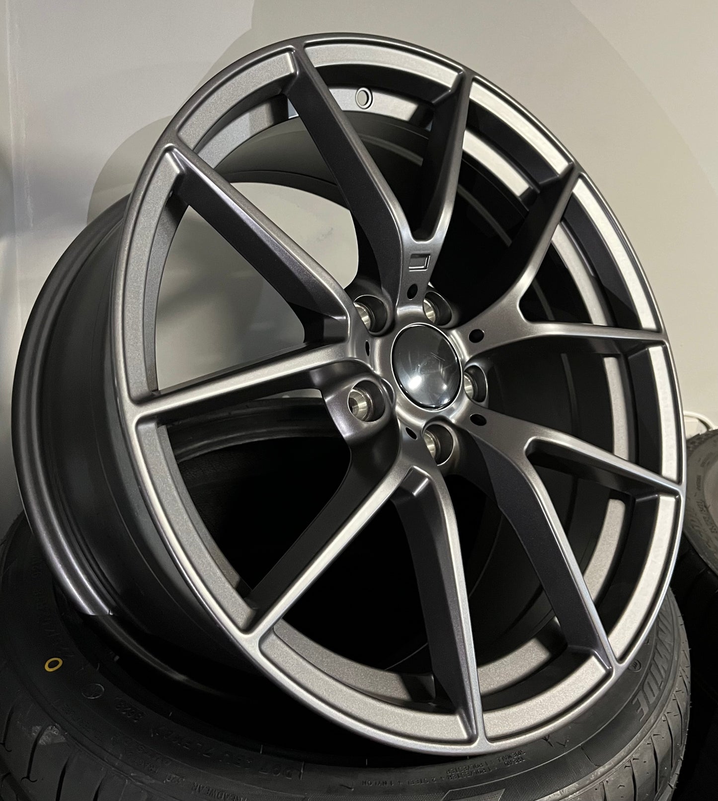 BMW 547 19X8.5F 5X120 SATIN G/M
