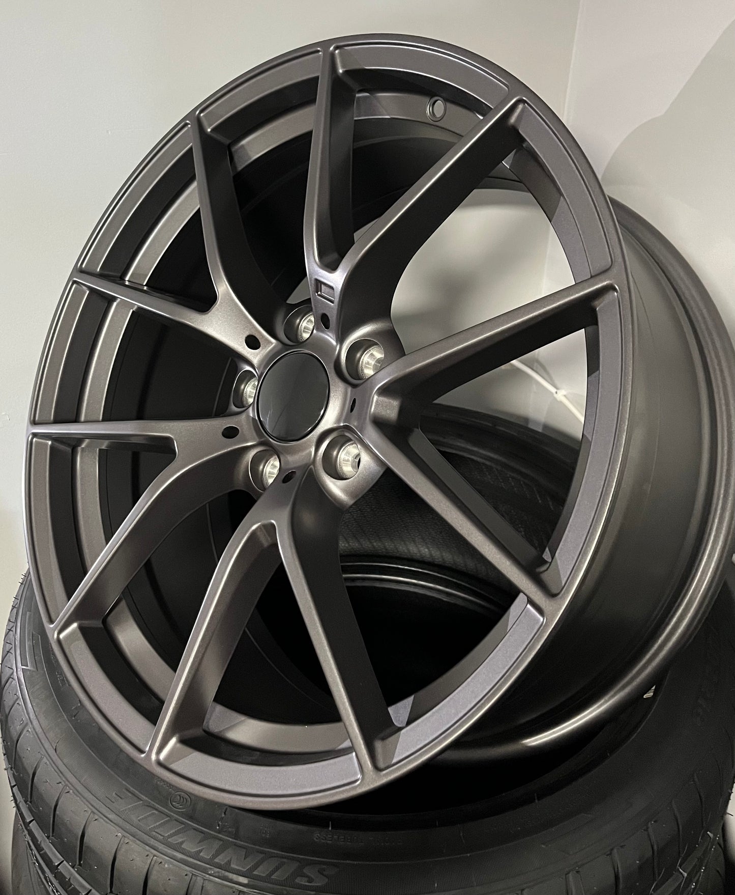 BMW 547 19X8.5F 5X120 SATIN G/M