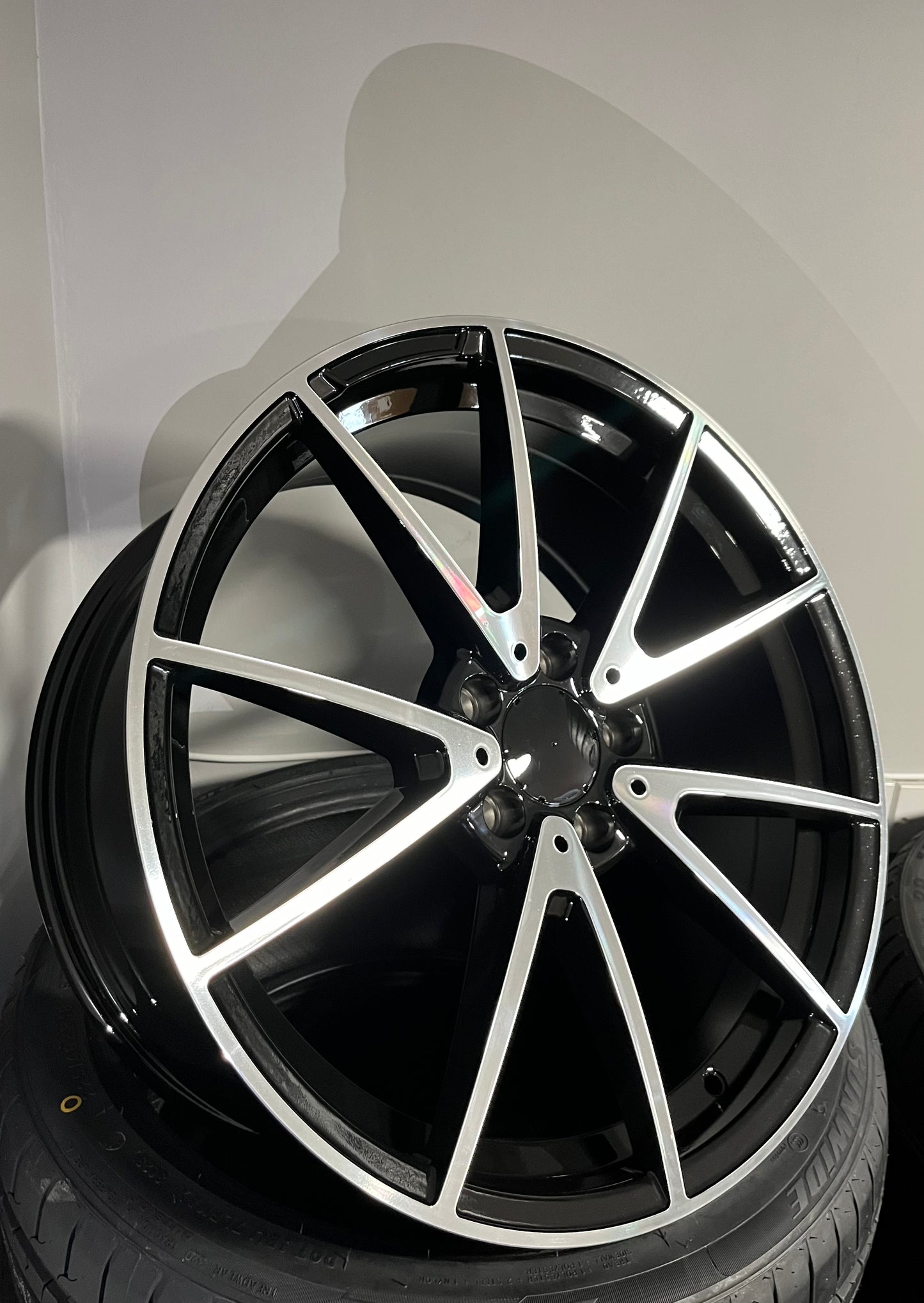 MERC 456 19X8.5F 5X112 BLACK M/F
