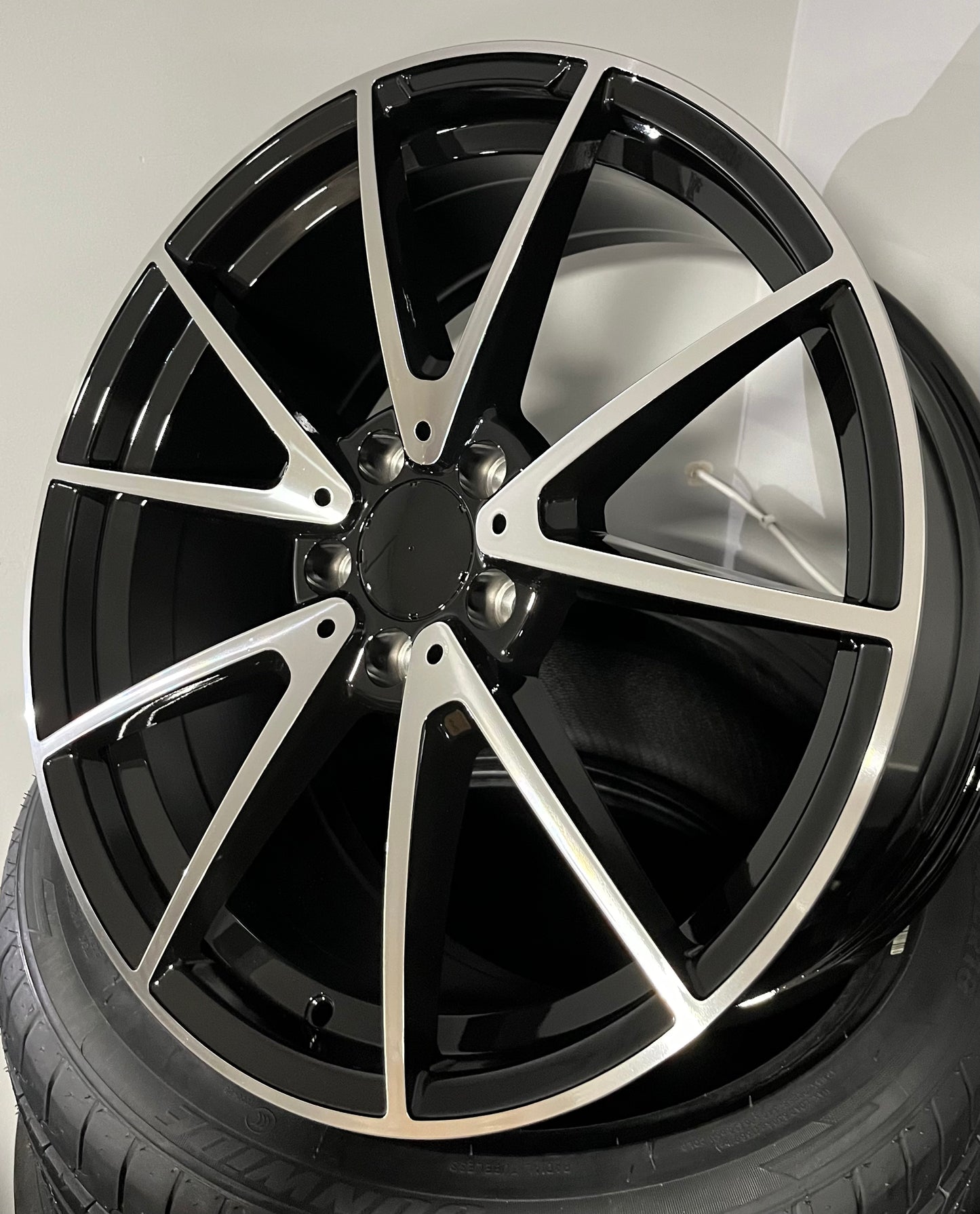 MERC 456 19X8.5F 5X112 BLACK M/F