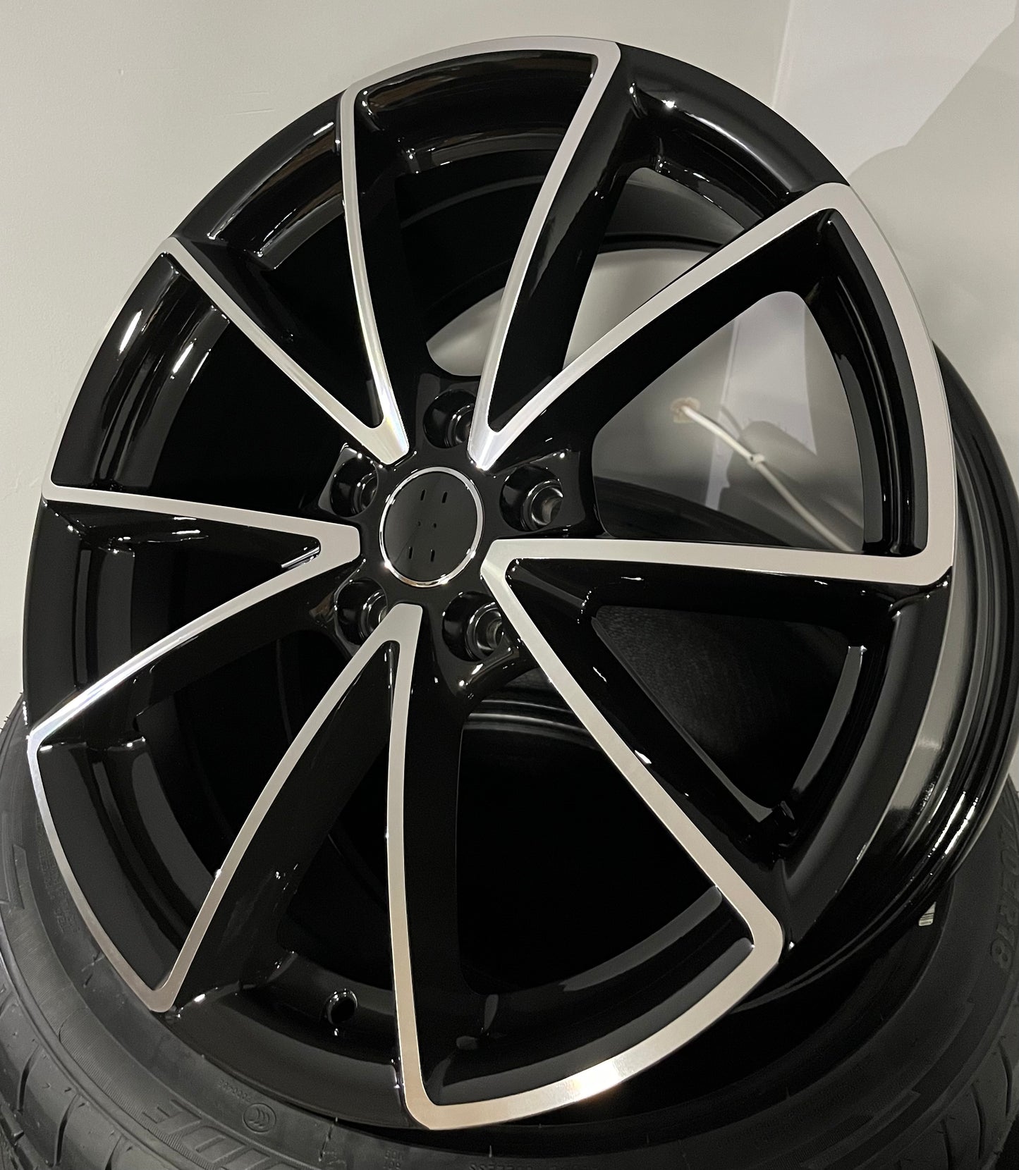 AUDI 990 18X8.0 5X112 BLACK M/F