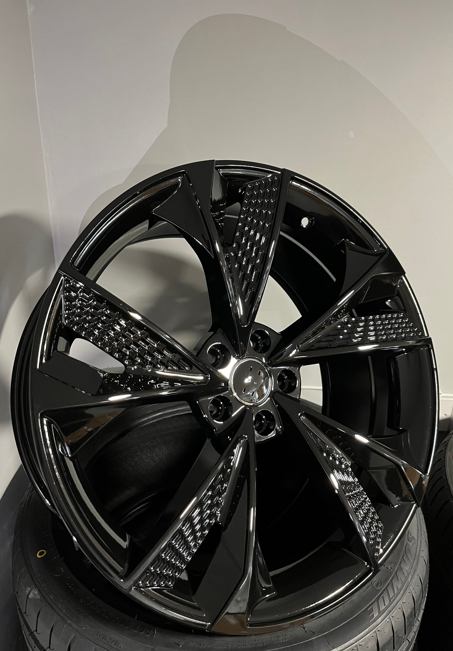 AUDI 810 20X9.0 5X112 BLACK