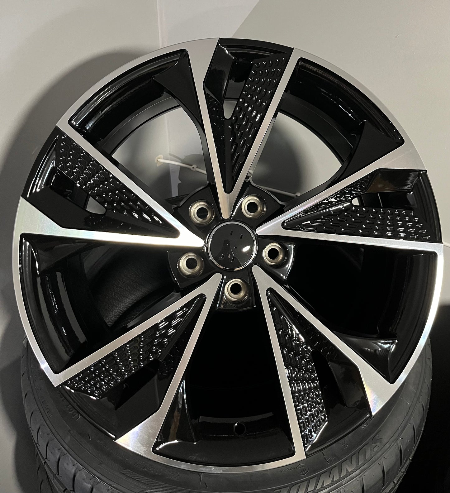 AUDI 810 18X8.0 5X112 BLACK M/F