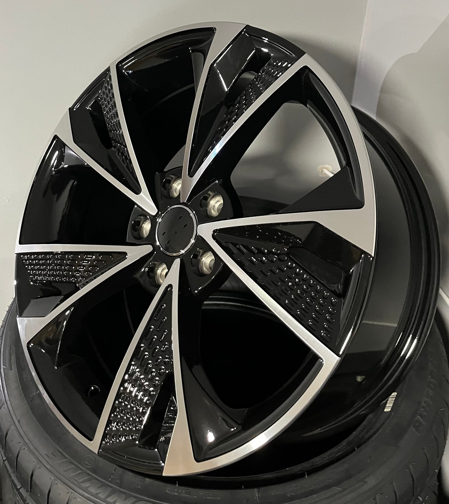AUDI 810 18X8.0 5X112 BLACK M/F