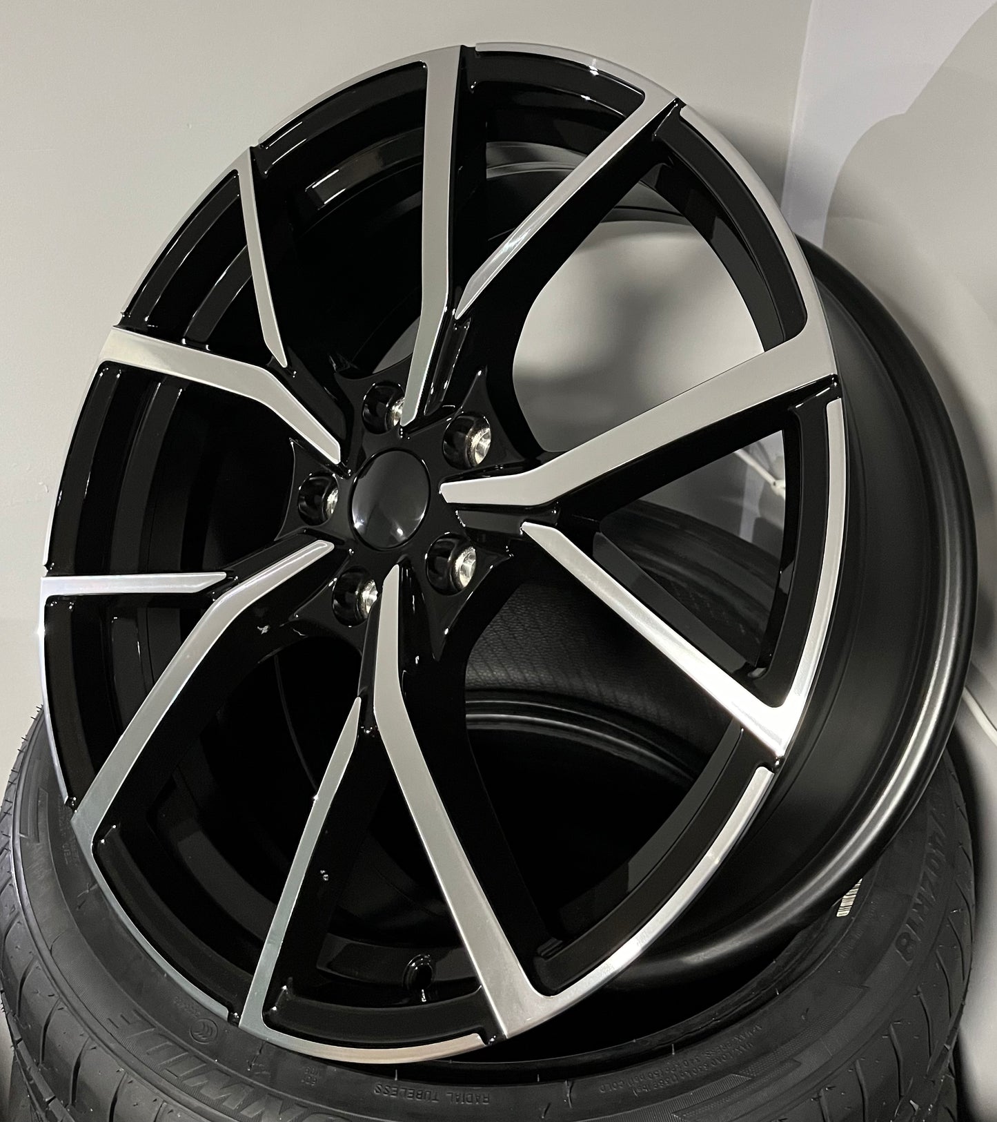 VW 861 19X8.0 5X112 BLACK M/F