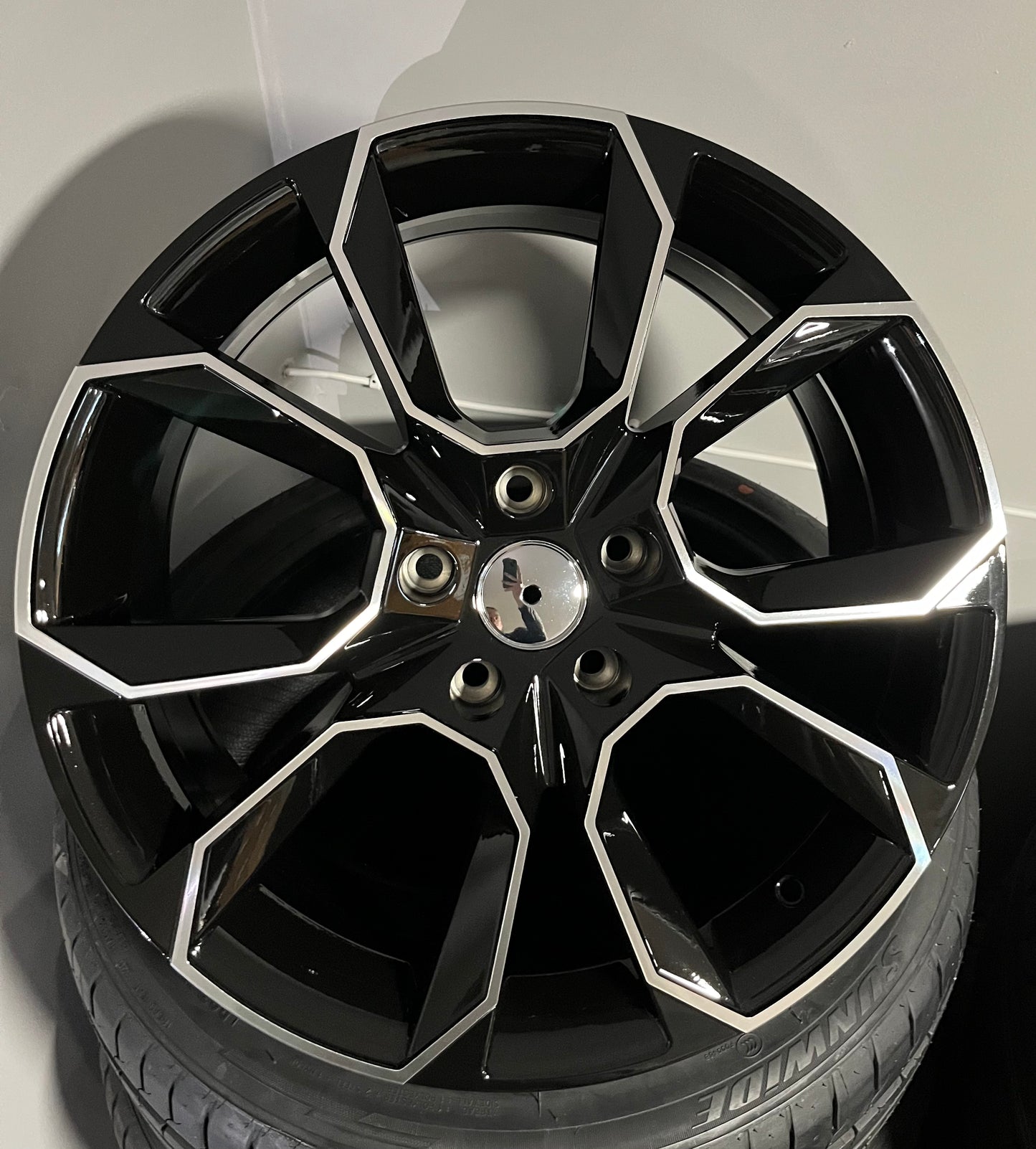VW 815 18X8.0 5X112 BLACK M/F ( VRS )
