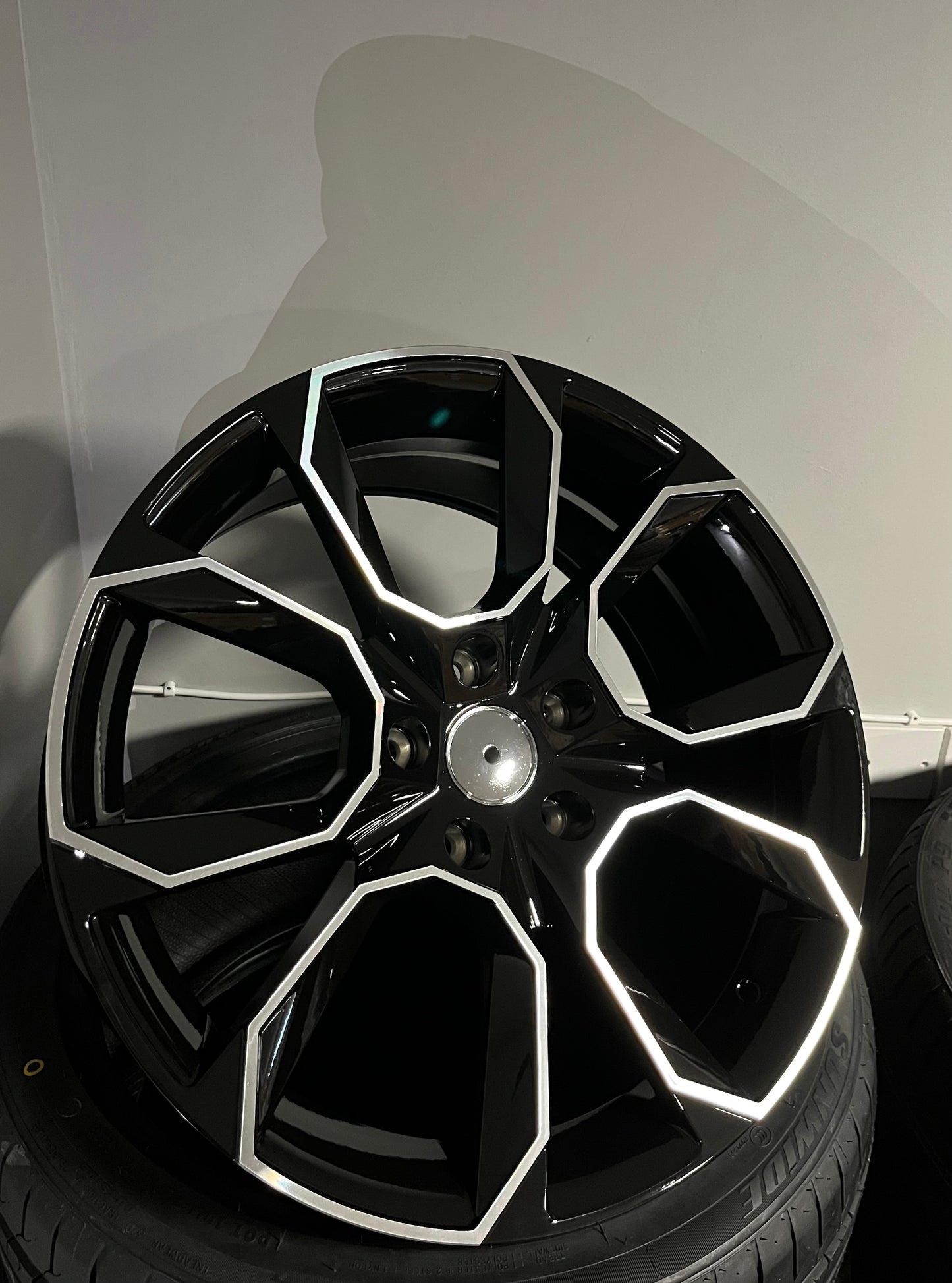 VW 815 18X8.0 5X112 BLACK M/F ( VRS )