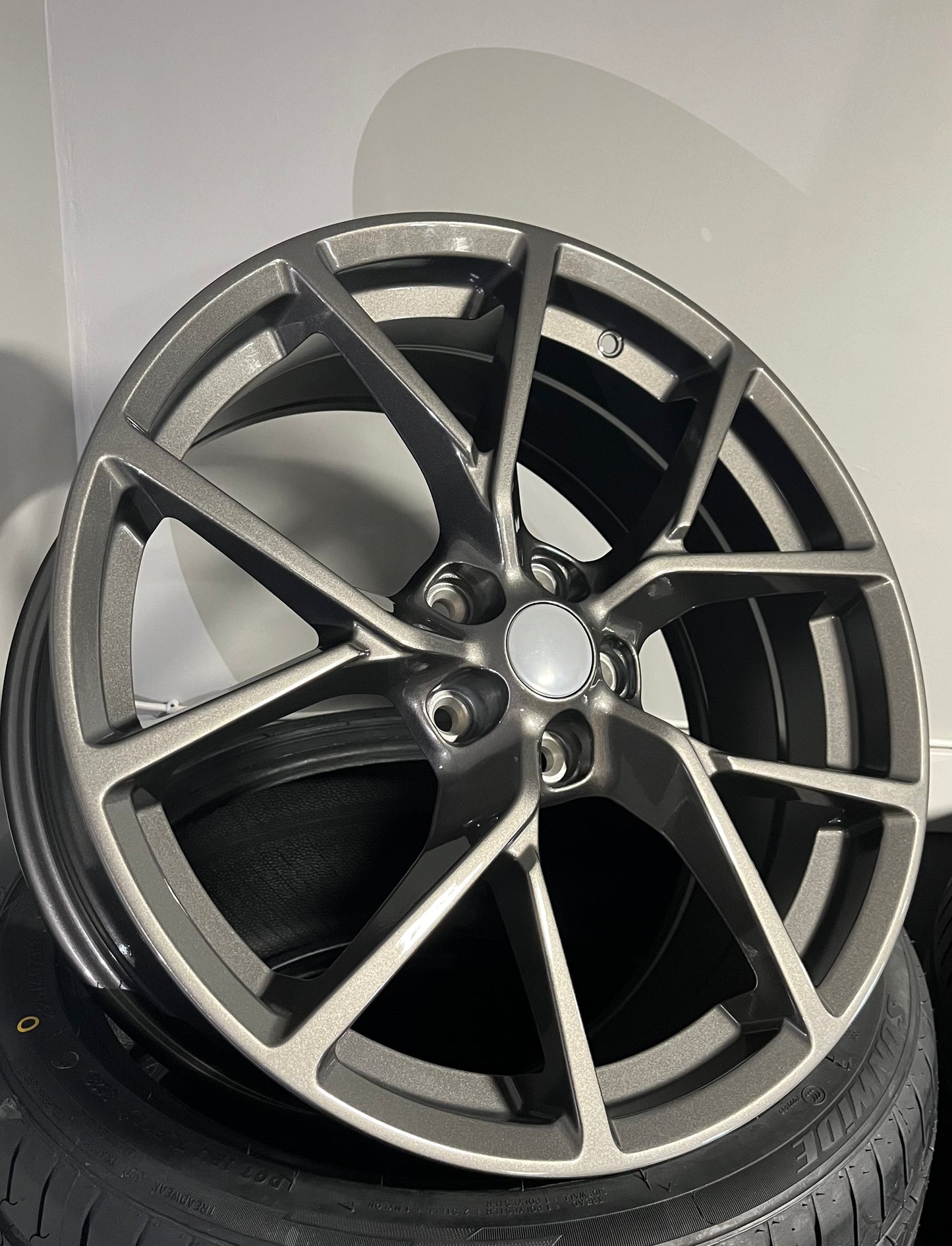 FORD 218 19X8.0 5X108 GUNMETAL