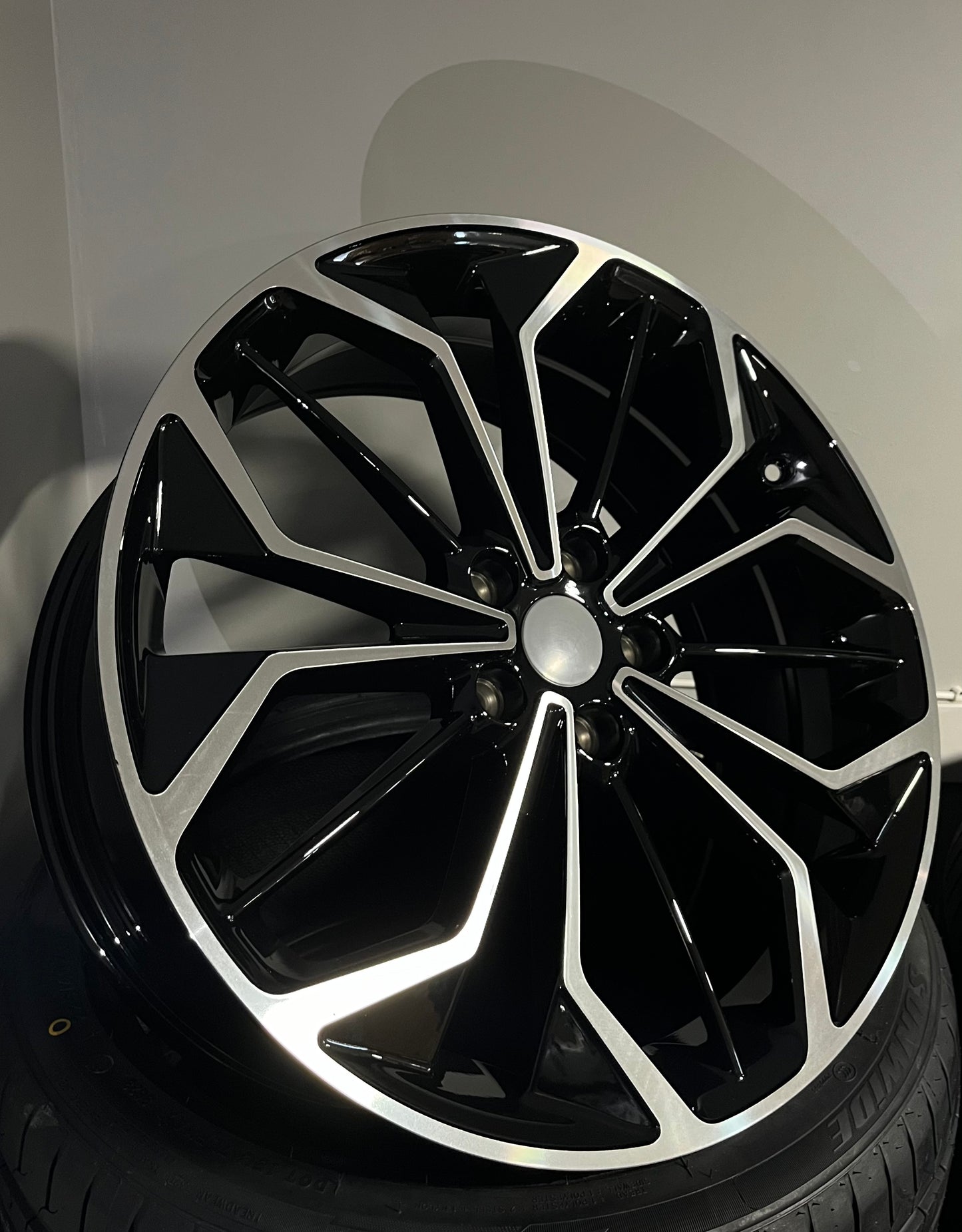 FORD 216 19X8.0 5X108 BLACK M/F