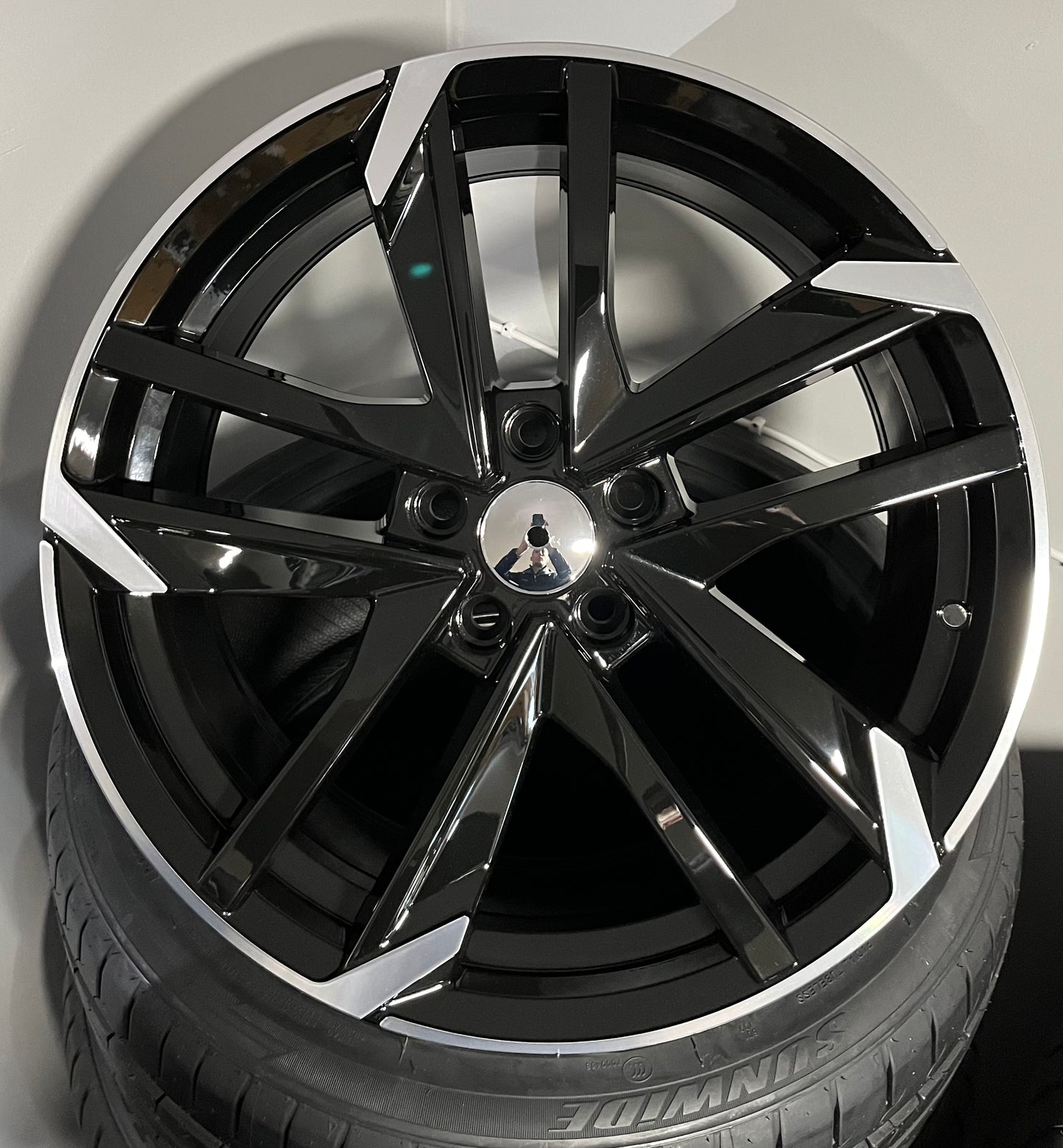 VAN SLT28001 18X8.0 5X108 G-BLACK M/F