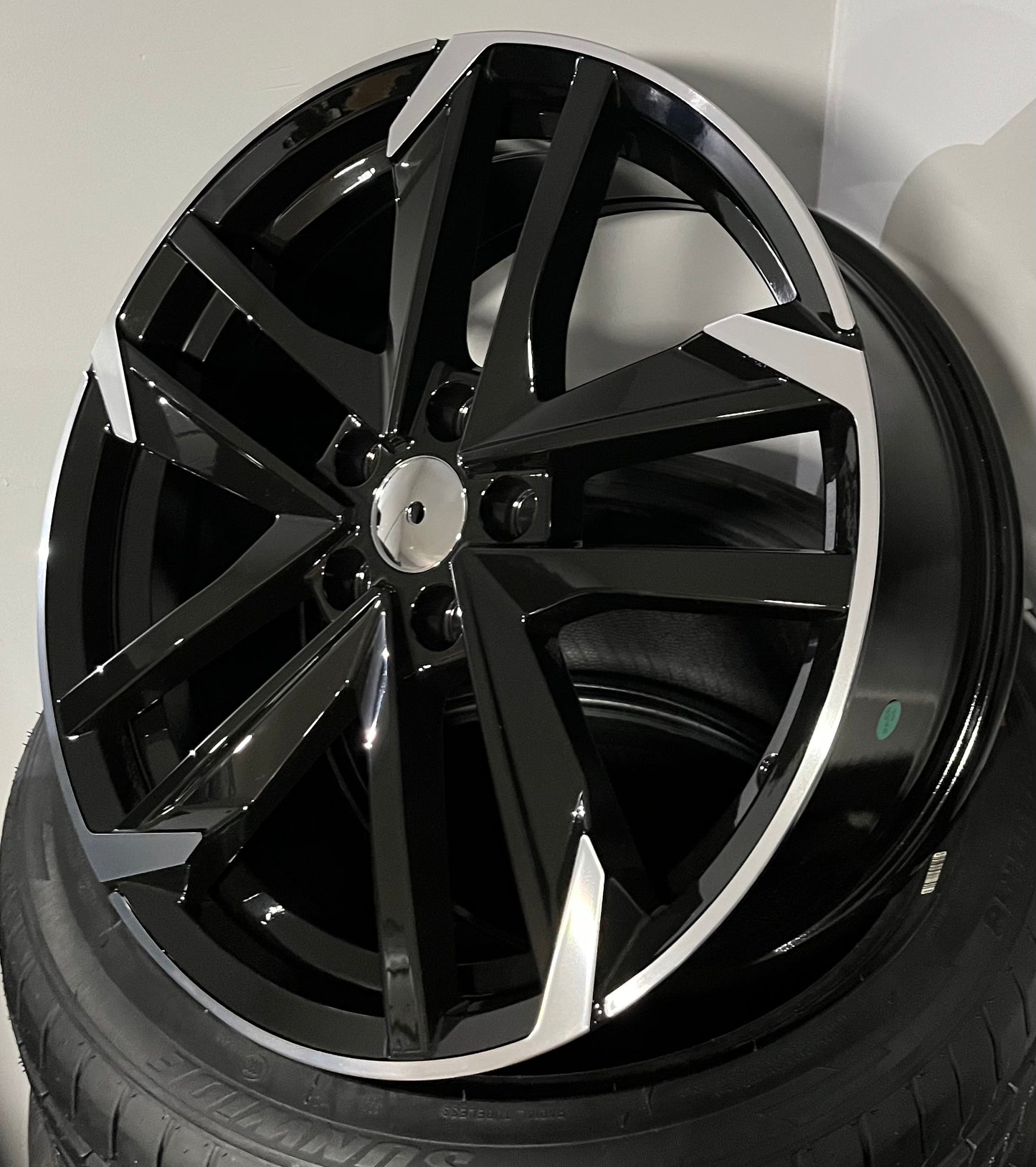 VAN SLT28001 18X8.0 5X108 G-BLACK M/F
