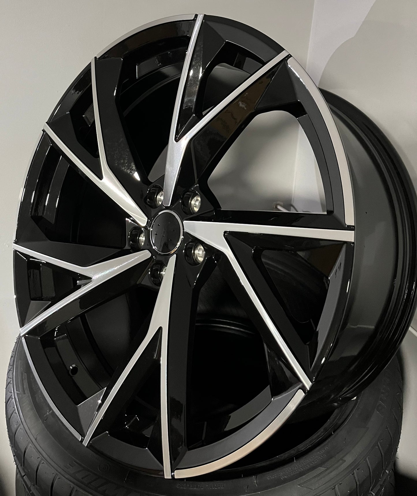 AUDI 819 20X9.0  5X112 BLACK M/F